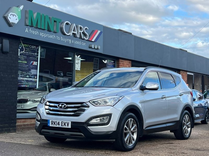 Hyundai Santa Fe — dealer photograph