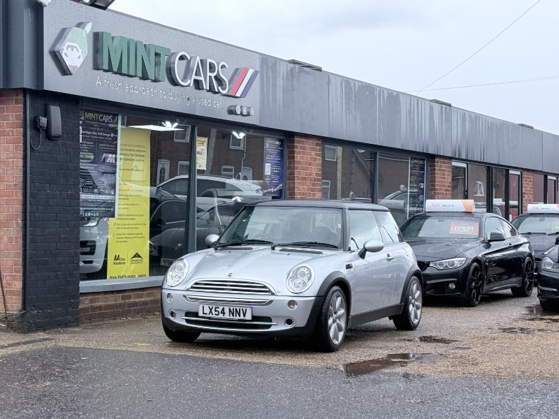 Mini Hatch — dealer photograph