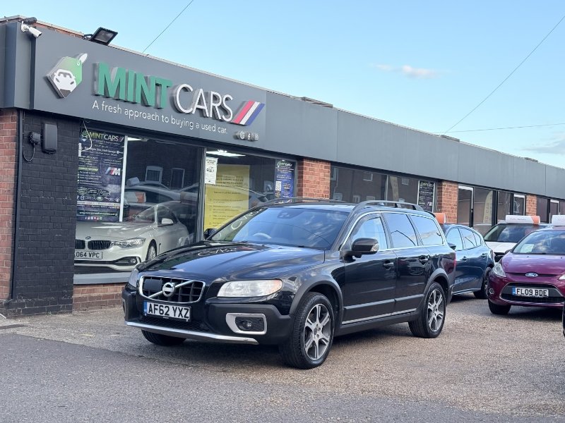 Volvo XC70 — dealer photograph