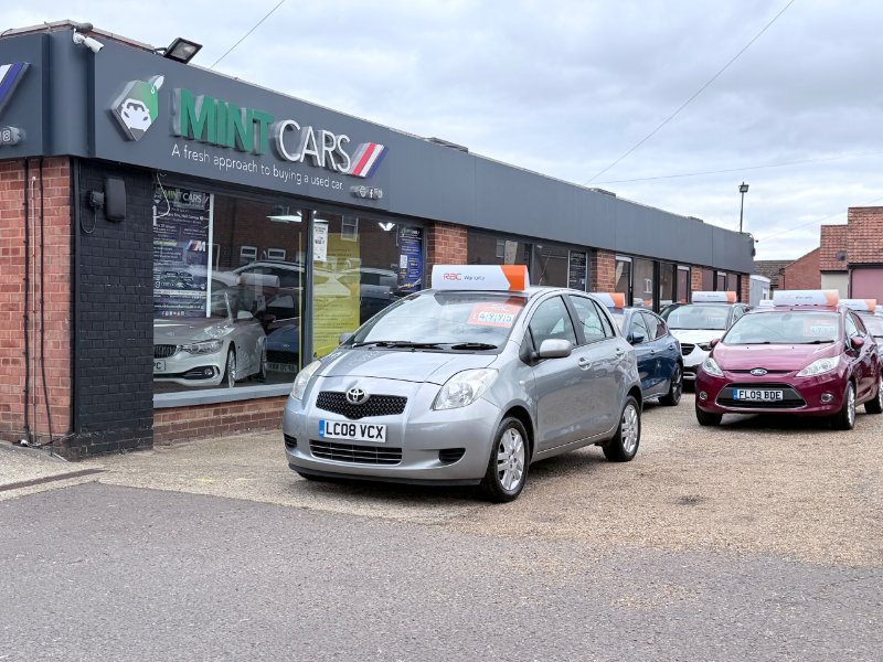 Toyota Yaris — dealer photograph
