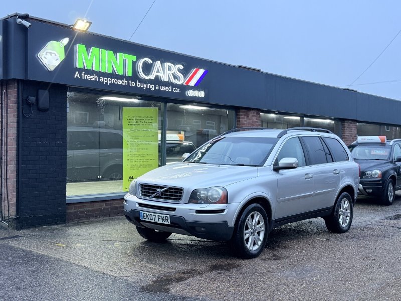 Volvo XC90 — dealer photograph
