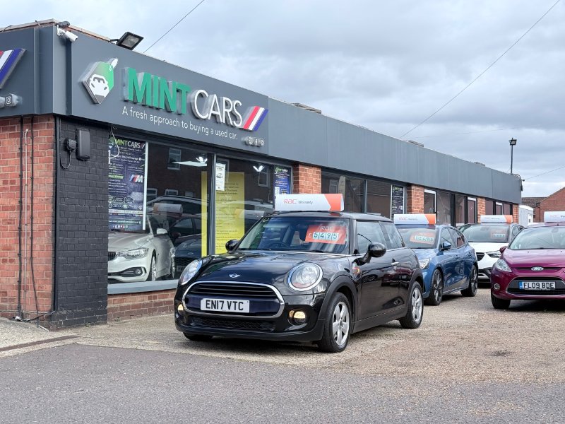 Mini Hatch — dealer photograph