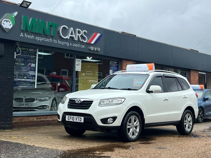 Hyundai Santa Fe — dealer photograph