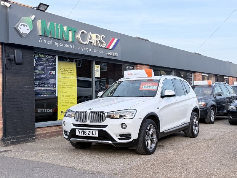 Mint Cars dealer stock photograph