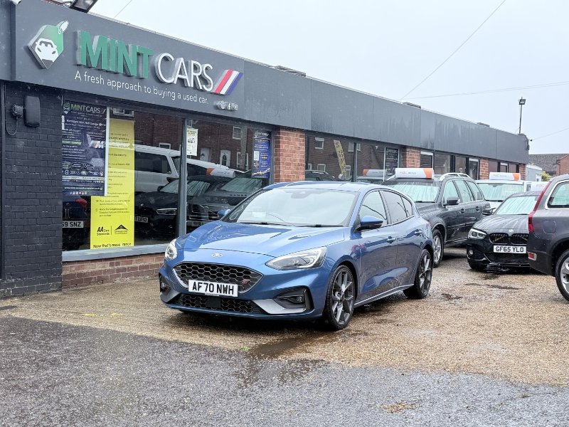 Mint Cars dealer stock photograph